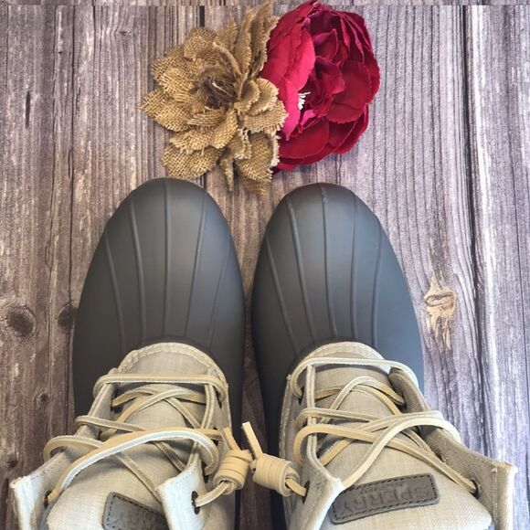 SPERRY Saltwater Duck Grey Booties - Picture 4 of 13